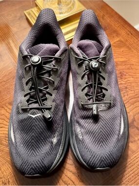 Women’s HOKA WATERPROOF Clifton 9 Shoes 10.5M